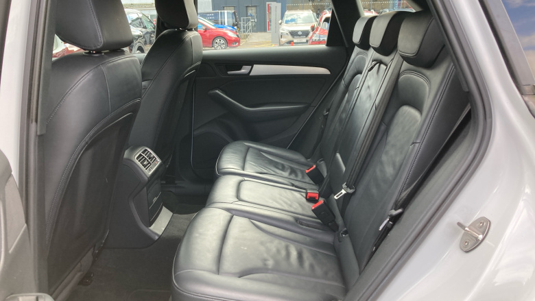 Audi Q5 2.0T FSI Quattro S Line 5dr Tip Auto Petrol Estate